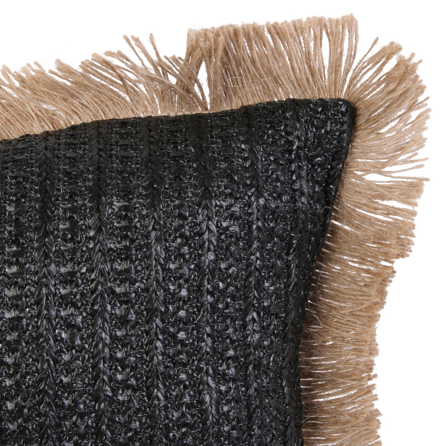 Détail du coussin ZenPur en raphia noir, tissage artisanal et design raffiné