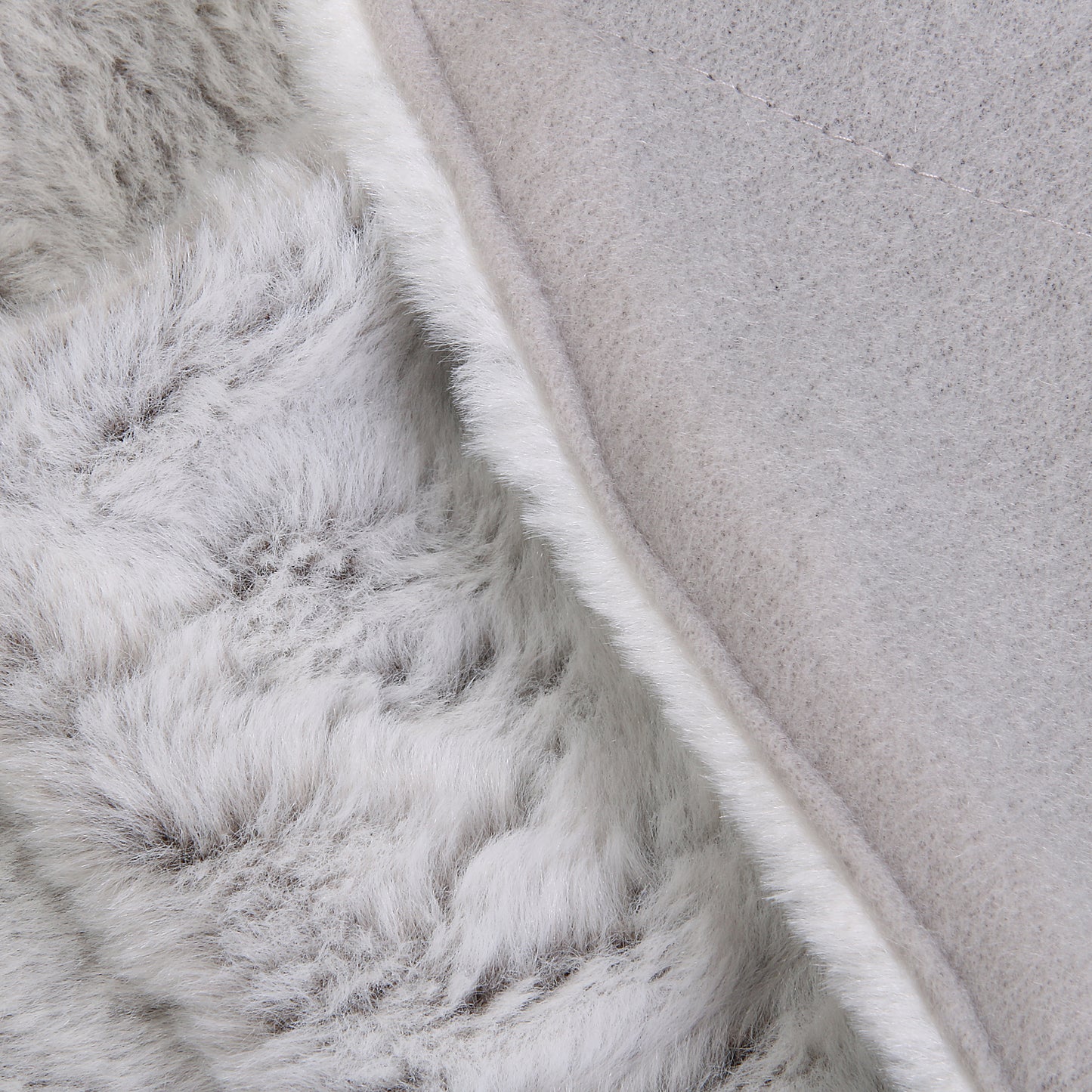 Détail du plaid luxueux ZenPur en imitation fourrure, matière douce et moelleuse pour confort premium