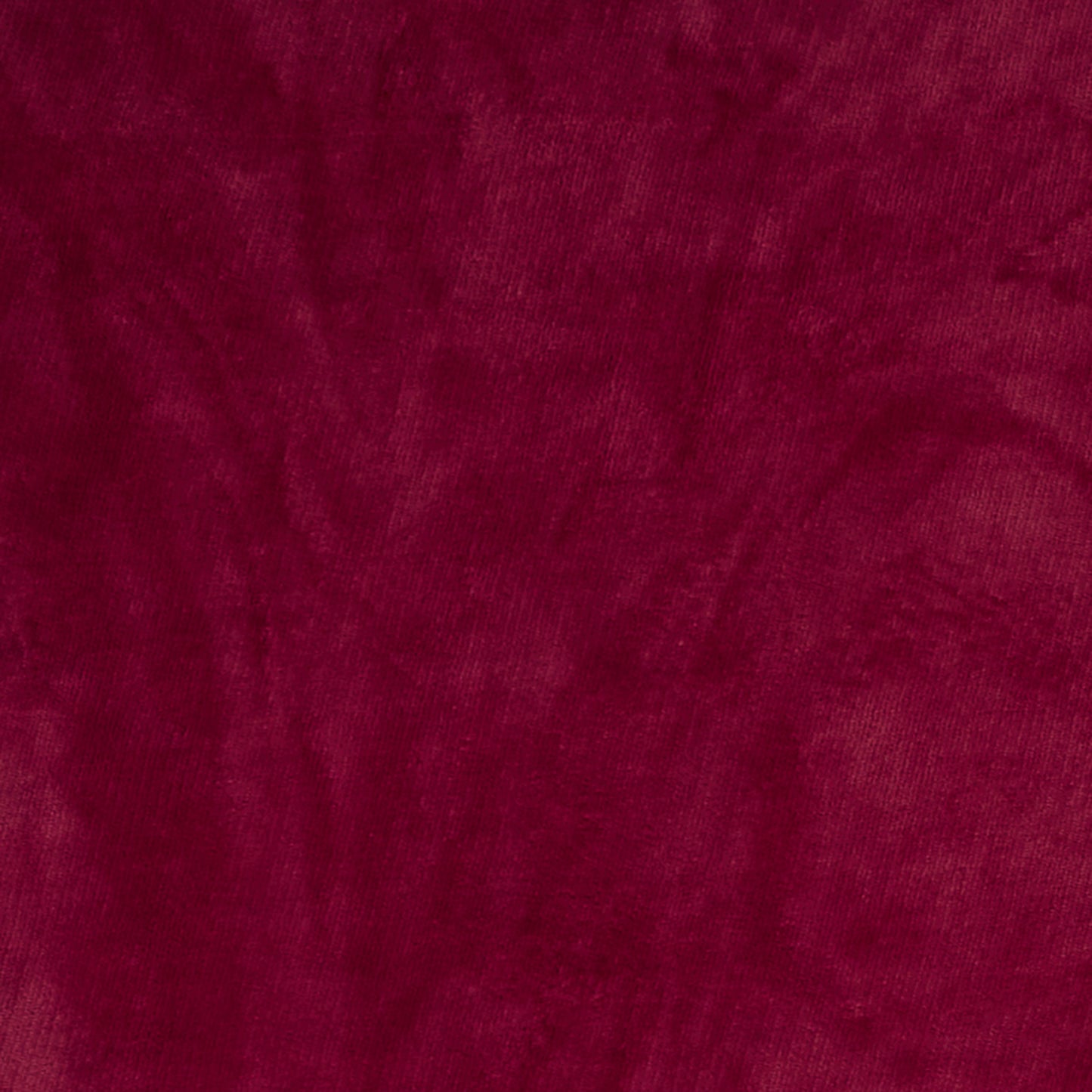 Détail du tissu rouge à motif plaid du poncho ZenPur, doux et élégant