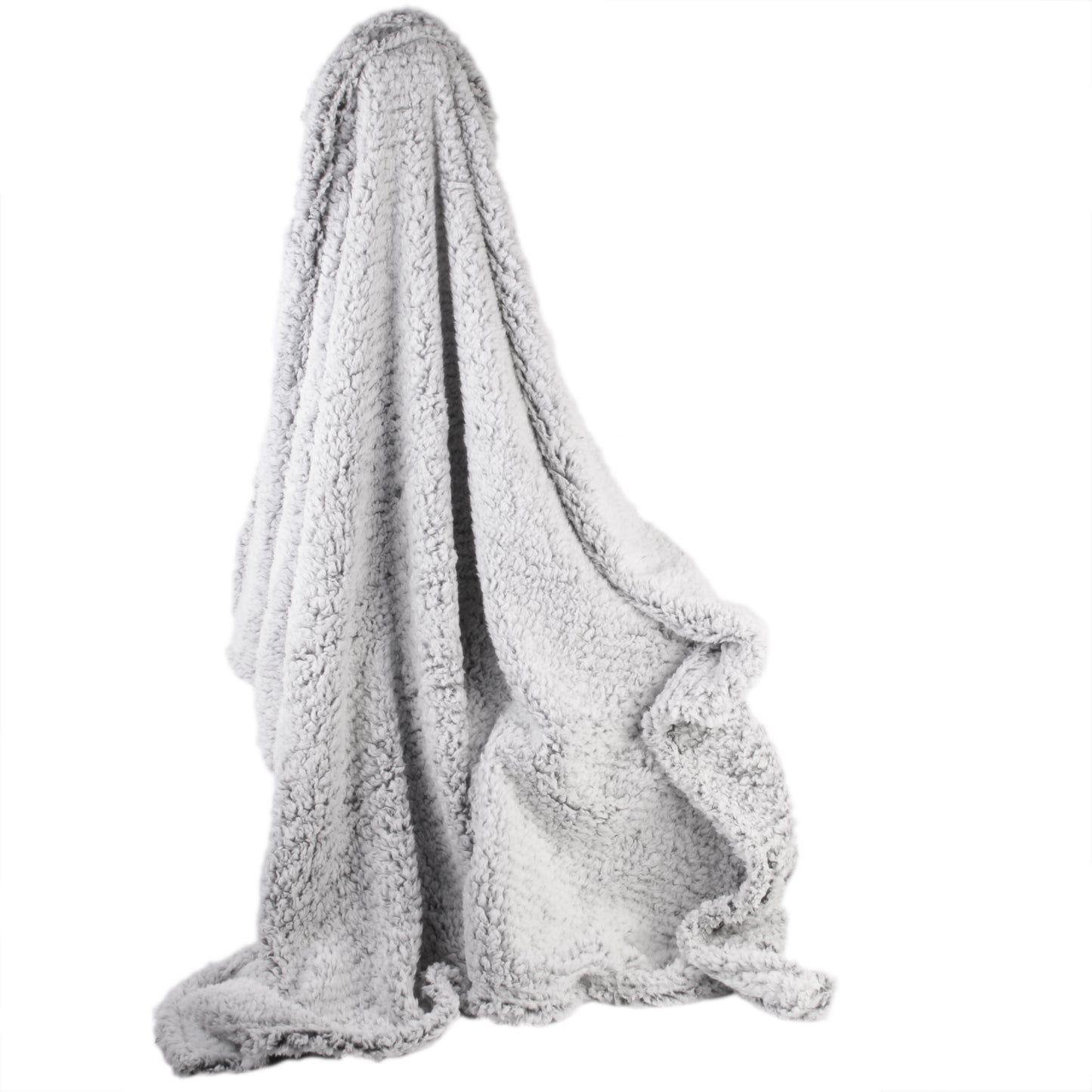 Gros plan sur la texture du plaid Sherpa gris, fibres moelleuses et chaleur optimale