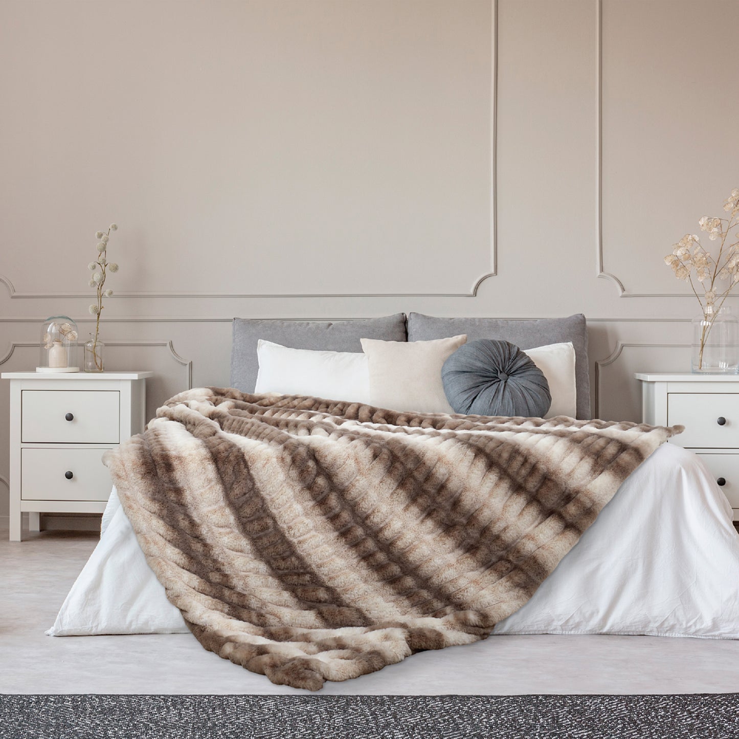 Plaid ZenPur Luxury en imitation fourrure, idéal pour se réchauffer et apporter style au salon ou à la chambre