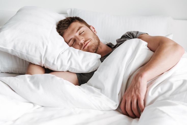 Taie d'oreiller en soie ou satin : quel tissu choisir pour votre peau et vos cheveux ?