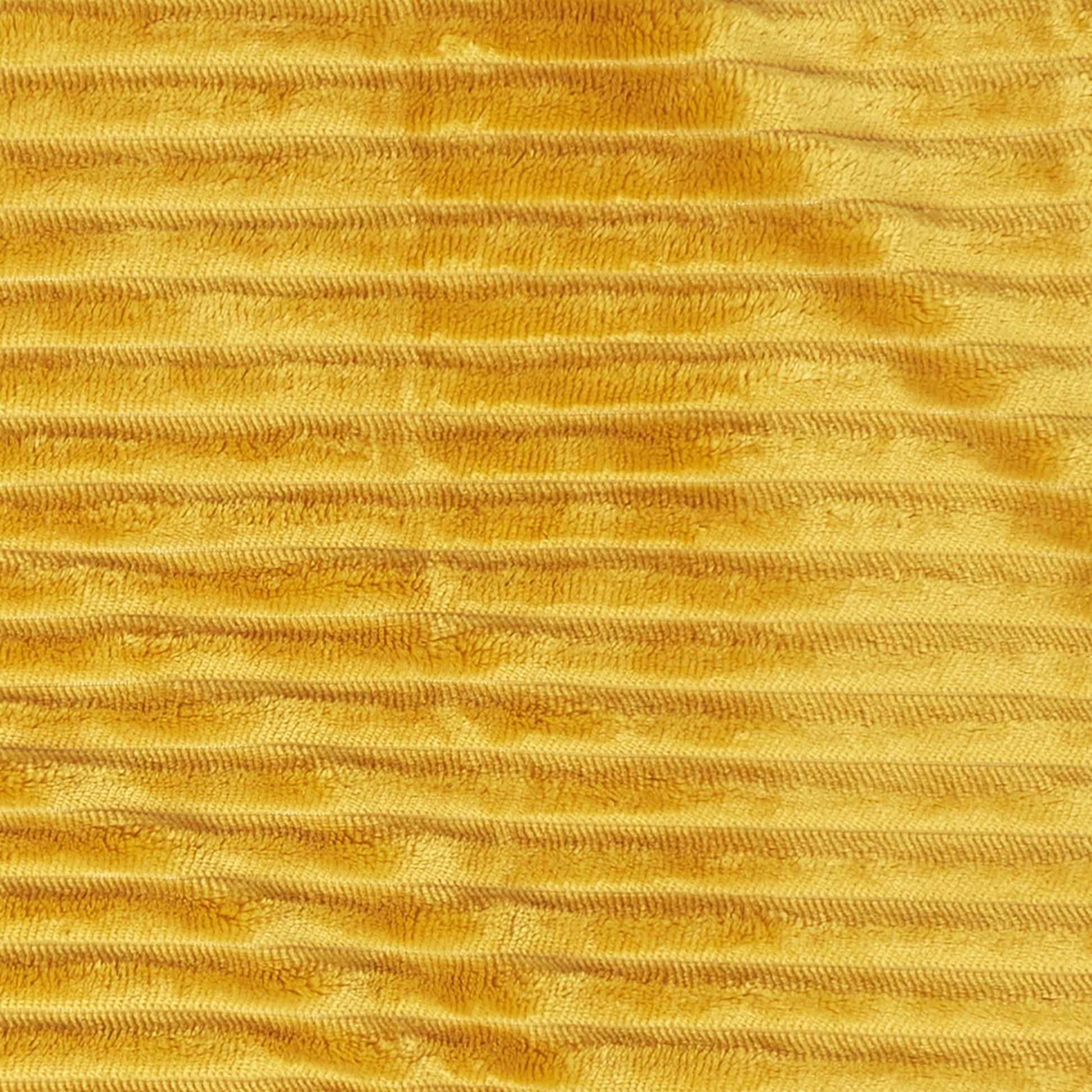 Détail de la flanelle côtelée et du Sherpa moutarde du plaid ZenPur, texture moelleuse et chaleureuse
