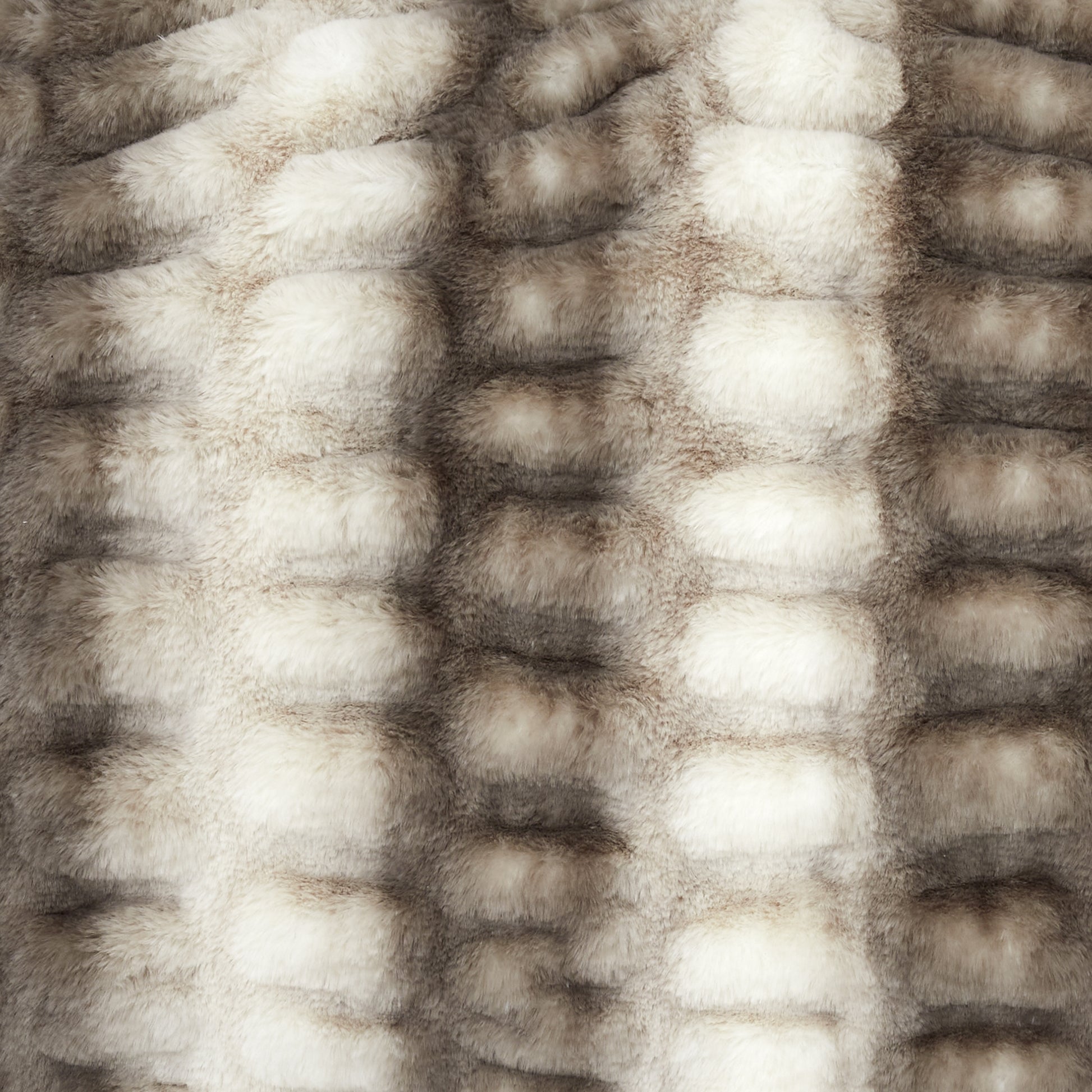 Détail de la texture en imitation fourrure du plaid ZenPur Luxury, douce et luxueuse