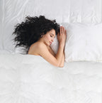 Dormeur reposé sous la couette ZenPur Été légère, sommeil frais garanti