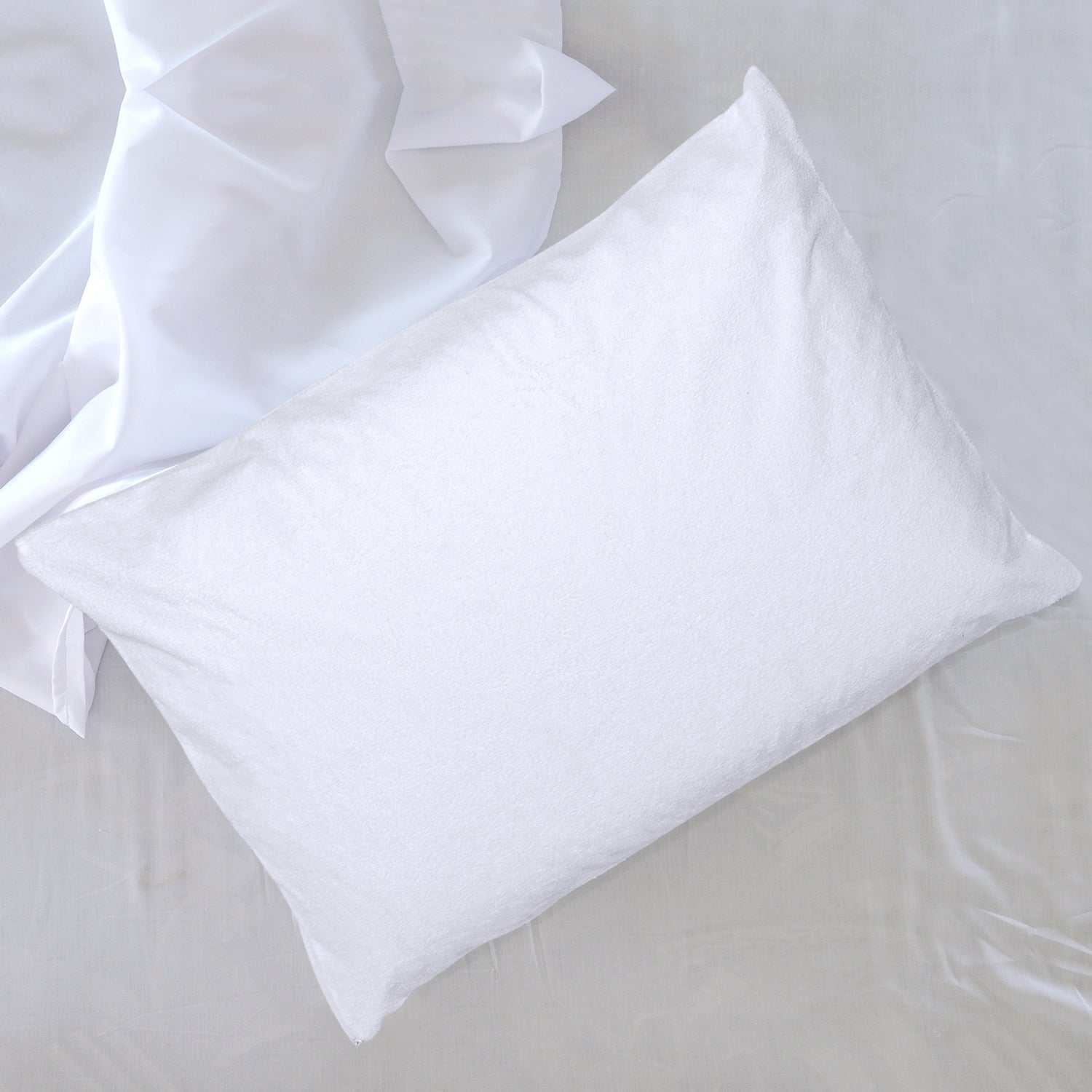 Détail du tissu imperméable et hypoallergénique du protège-oreiller ZenPur
